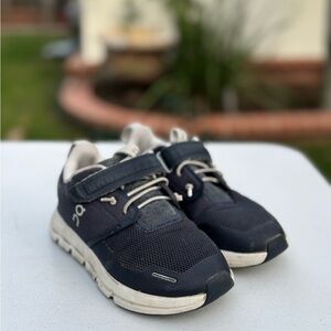 On Running Blue Sneakers Modern Sporty Design